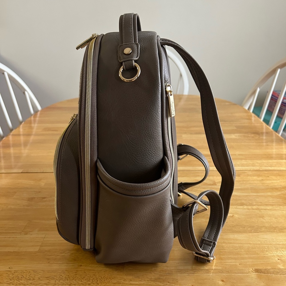 Itzy Ritzy Mini Plus Vanilla Latte - Picture 3 of 6